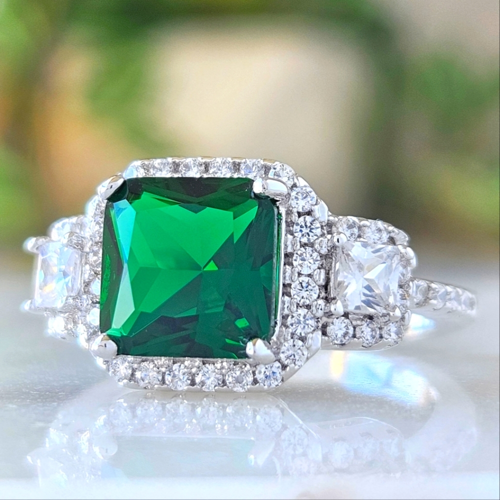 Emerald Green Gemstone Ring, real 925 Sterling Silver Charmed Aroma Size 7 BP